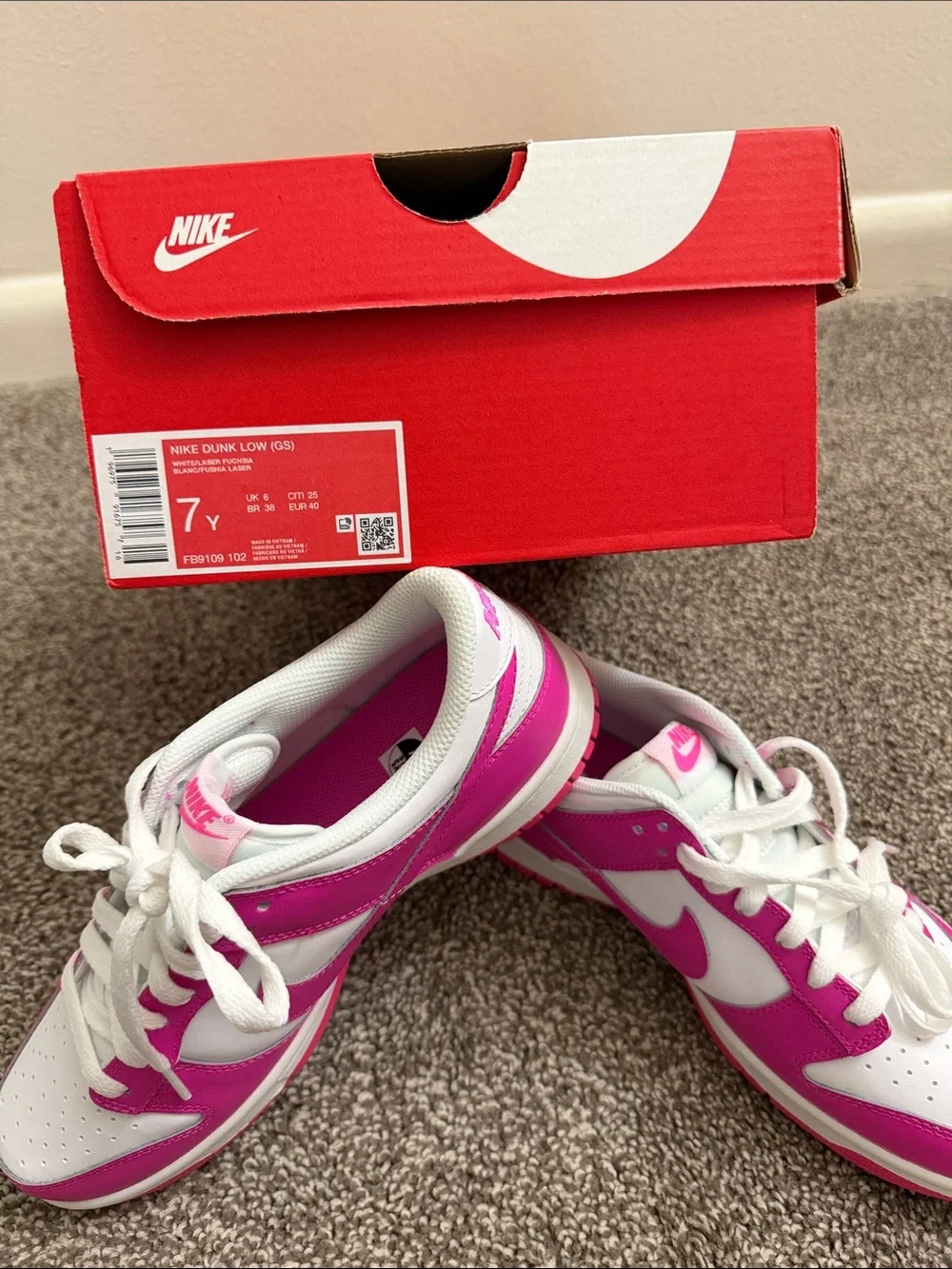 Nike Big Kids Dunk Low — White & Hot Pink GS 7Y